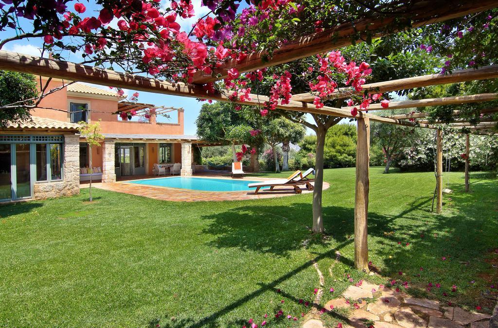 Vouliagmeni Villa Atenas Exterior foto